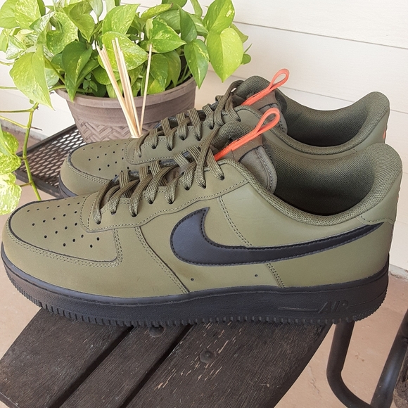 NIKE Air Force 1's '07 low Medium Olive/Starfish BQ4326-200 Men's Size 12 Shoes - Picture 1 of 16